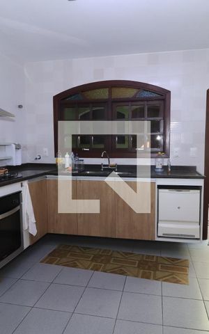Casa à venda com 300m², 3 quartos e 3 vagasCozinha