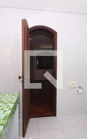 Casa à venda com 300m², 3 quartos e 3 vagasBanheiro da Suíte 2