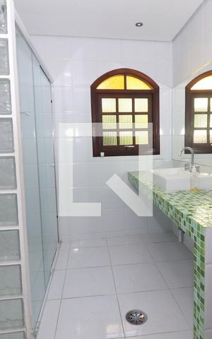 Casa à venda com 300m², 3 quartos e 3 vagasBanheiro da Suíte 2