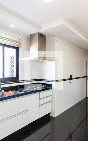Apartamento à venda com 454m², 4 quartos e 4 vagas Apartamento à venda com 454m², 4 quartos e 4 vagasCozinha