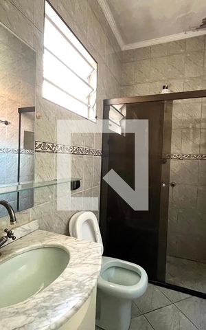 Casa à venda com 114m², 3 quartos e 2 vagasBanheiro 
