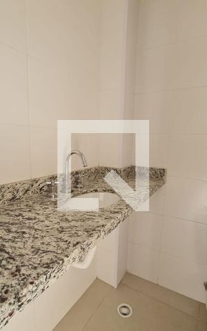 Apartamento à venda com 99m², 2 quartos e 2 vagas Apartamento à venda com 99m², 2 quartos e 2 vagasBanheiro da Suíte