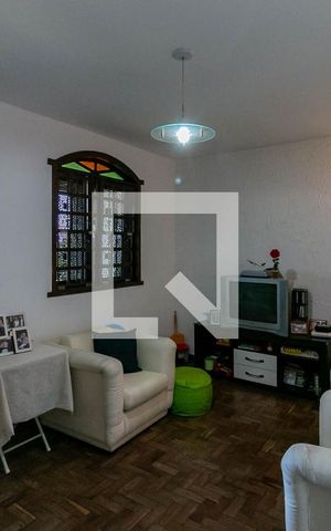 Casa à venda com 275m², 3 quartos e 4 vagas Casa à venda com 275m², 3 quartos e 4 vagasSala