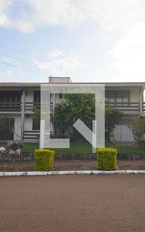 Casa à venda com 450m², 4 quartos e 3 vagas Casa à venda com 450m², 4 quartos e 3 vagasFachada