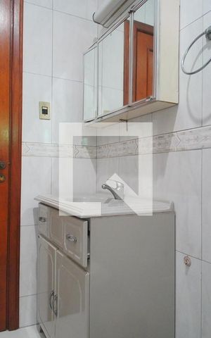 Casa à venda com 450m², 4 quartos e 5 vagas Casa à venda com 450m², 4 quartos e 5 vagasBanheiro da Suíte 1