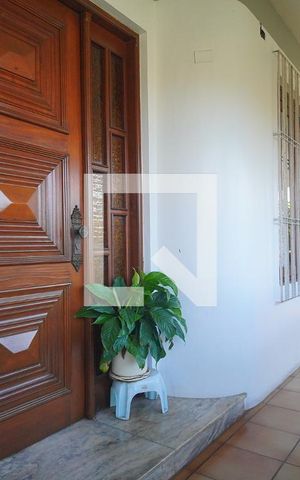 Casa à venda com 450m², 4 quartos e 5 vagas Casa à venda com 450m², 4 quartos e 5 vagasEntrada
