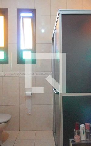 Casa à venda com 450m², 4 quartos e 5 vagas Casa à venda com 450m², 4 quartos e 5 vagasBanheiro da Suíte 2
