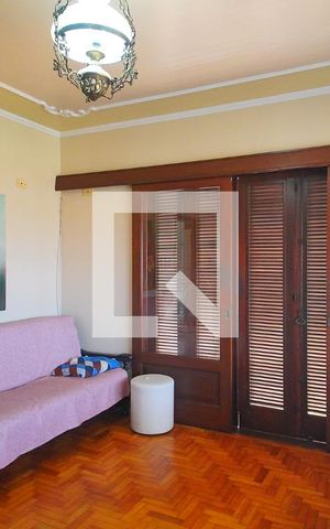 Casa à venda com 450m², 4 quartos e 5 vagas Casa à venda com 450m², 4 quartos e 5 vagasSala