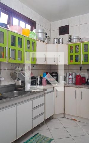 Casa à venda com 450m², 4 quartos e 5 vagas Casa à venda com 450m², 4 quartos e 5 vagasCozinha