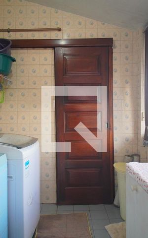 Casa à venda com 450m², 4 quartos e 5 vagas Casa à venda com 450m², 4 quartos e 5 vagasÁrea de Serviço