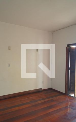 Casa à venda com 416m², 4 quartos e 2 vagas Casa à venda com 416m², 4 quartos e 2 vagasSuíte