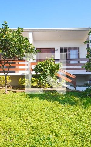 Casa à venda com 416m², 4 quartos e 2 vagas Casa à venda com 416m², 4 quartos e 2 vagasFachada