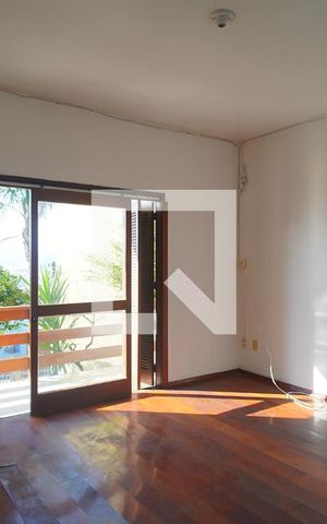 Casa à venda com 416m², 4 quartos e 2 vagas Casa à venda com 416m², 4 quartos e 2 vagasSuíte