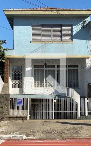 Casa à venda com 200m², 3 quartos e 4 vagas Casa à venda com 200m², 3 quartos e 4 vagasPlaquinha
