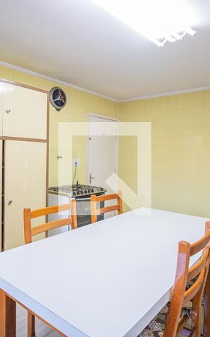Casa à venda com 200m², 3 quartos e 4 vagas Casa à venda com 200m², 3 quartos e 4 vagasCozinha