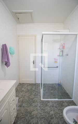 Casa à venda com 200m², 3 quartos e 4 vagas Casa à venda com 200m², 3 quartos e 4 vagasBanheiro 1