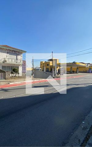 Casa à venda com 200m², 3 quartos e 4 vagas Casa à venda com 200m², 3 quartos e 4 vagasFachada da rua