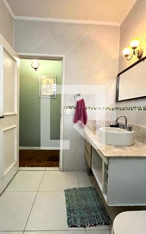 Casa para alugar com 465m², 5 quartos e 6 vagas Casa para alugar com 465m², 5 quartos e 6 vagasBanheiro Corredor