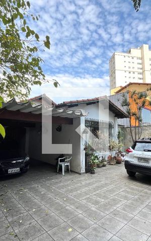 Casa para alugar com 465m², 5 quartos e 6 vagas Casa para alugar com 465m², 5 quartos e 6 vagasGaragem
