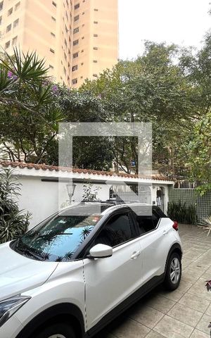 Casa para alugar com 465m², 5 quartos e 6 vagas Casa para alugar com 465m², 5 quartos e 6 vagasGaragem
