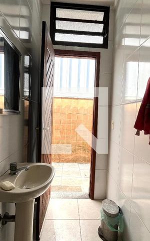 Casa para alugar com 465m², 5 quartos e 6 vagas Casa para alugar com 465m², 5 quartos e 6 vagasBanheiro de serviço