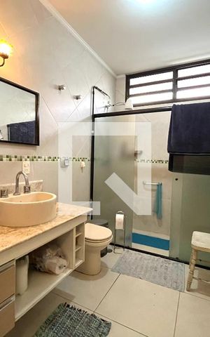 Casa para alugar com 465m², 5 quartos e 6 vagas Casa para alugar com 465m², 5 quartos e 6 vagasBanheiro Corredor