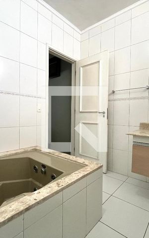 Casa para alugar com 465m², 5 quartos e 6 vagas Casa para alugar com 465m², 5 quartos e 6 vagasBanheiro da Suíte