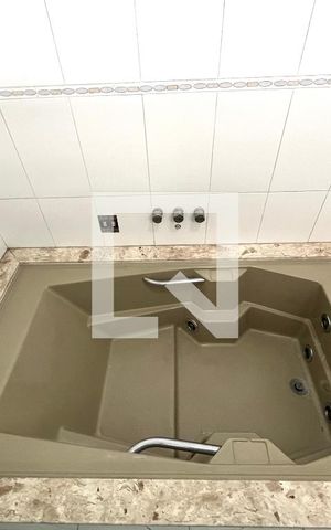 Casa para alugar com 465m², 5 quartos e 6 vagas Casa para alugar com 465m², 5 quartos e 6 vagasBanheiro da Suíte