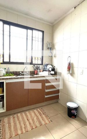 Casa para alugar com 465m², 5 quartos e 6 vagas Casa para alugar com 465m², 5 quartos e 6 vagasCozinha