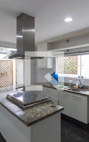 Casa à venda com 200m², 3 quartos e 2 vagas Casa à venda com 200m², 3 quartos e 2 vagasCozinha
