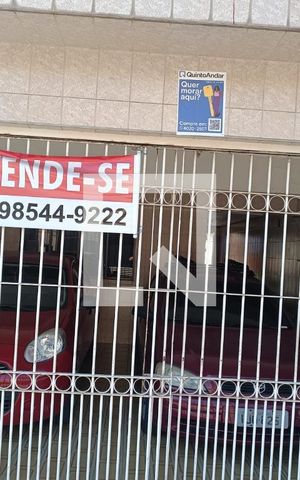 Casa à venda com 240m², 4 quartos e 2 vagas Casa à venda com 240m², 4 quartos e 2 vagasFachada