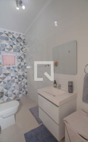 Casa à venda com 240m², 4 quartos e 2 vagas Casa à venda com 240m², 4 quartos e 2 vagasBanheiro Social