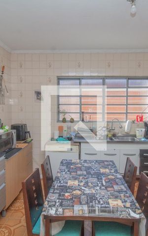 Casa à venda com 240m², 4 quartos e 2 vagas Casa à venda com 240m², 4 quartos e 2 vagasEdicula