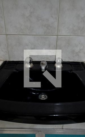 Casa para alugar com 190m², 4 quartos e 1 vaga Casa para alugar com 190m², 4 quartos e 1 vagaBanheiro Social