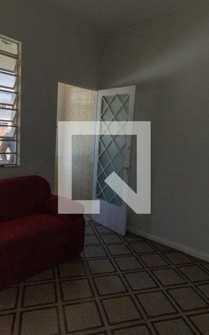 Casa à venda com 233m², 2 quartos e sem vaga Casa à venda com 233m², 2 quartos e sem vagaSala