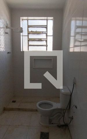 Casa à venda com 233m², 2 quartos e sem vaga Casa à venda com 233m², 2 quartos e sem vagaBanheiro