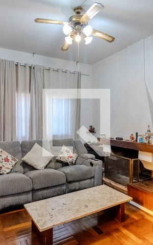 Casa para alugar com 250m², 3 quartos e 4 vagas Casa para alugar com 250m², 3 quartos e 4 vagasSala