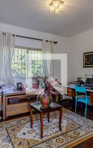Casa para alugar com 250m², 3 quartos e 4 vagas Casa para alugar com 250m², 3 quartos e 4 vagasEscritório