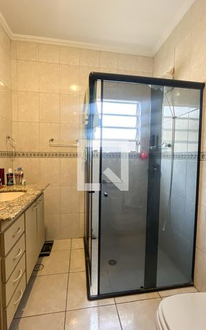 Casa para alugar com 150m², 3 quartos e 4 vagas Casa para alugar com 150m², 3 quartos e 4 vagasBanheiro Corredor