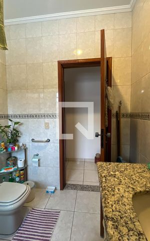 Casa para alugar com 150m², 3 quartos e 4 vagas Casa para alugar com 150m², 3 quartos e 4 vagasBanheiro Corredor