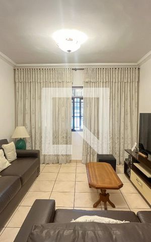 Casa para alugar com 150m², 3 quartos e 4 vagas Casa para alugar com 150m², 3 quartos e 4 vagasSala