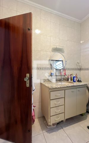 Casa para alugar com 150m², 3 quartos e 4 vagas Casa para alugar com 150m², 3 quartos e 4 vagasBanheiro da Suíte