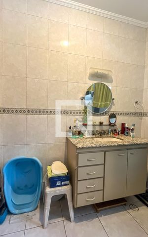 Casa para alugar com 150m², 3 quartos e 4 vagas Casa para alugar com 150m², 3 quartos e 4 vagasBanheiro Corredor