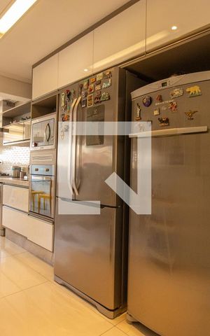 Casa de condomínio à venda com 464m², 4 quartos e 4 vagas Casa de condomínio à venda com 464m², 4 quartos e 4 vagasCozinha