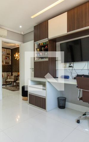 Casa de condomínio à venda com 464m², 4 quartos e 4 vagas Casa de condomínio à venda com 464m², 4 quartos e 4 vagasSuíte 2
