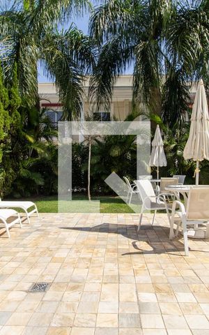 Casa de condomínio à venda com 464m², 4 quartos e 4 vagas Casa de condomínio à venda com 464m², 4 quartos e 4 vagasÁrea comum - Piscina (Aquecida)