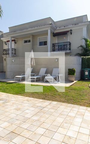 Casa de condomínio à venda com 464m², 4 quartos e 4 vagas Casa de condomínio à venda com 464m², 4 quartos e 4 vagasÁrea comum - Piscina (Aquecida)