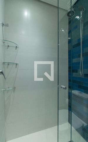 Casa de condomínio à venda com 464m², 4 quartos e 4 vagas Casa de condomínio à venda com 464m², 4 quartos e 4 vagasBanheiro da Suíte 2