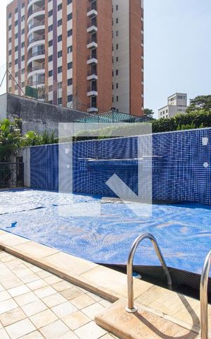 Casa de condomínio à venda com 464m², 4 quartos e 4 vagas Casa de condomínio à venda com 464m², 4 quartos e 4 vagasÁrea comum - Piscina (Aquecida)