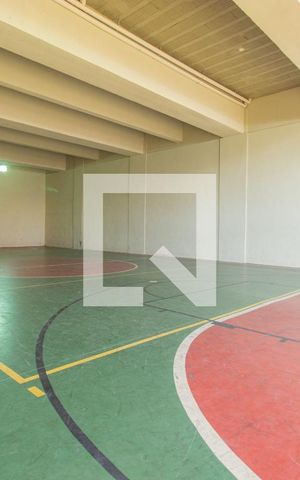 Casa de condomínio à venda com 464m², 4 quartos e 4 vagas Casa de condomínio à venda com 464m², 4 quartos e 4 vagasÁrea comum - Quadra esportiva